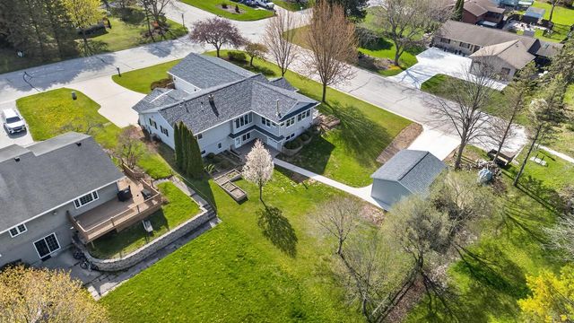 914 Hawthorne DRIVE, Howards Grove, WI 53083