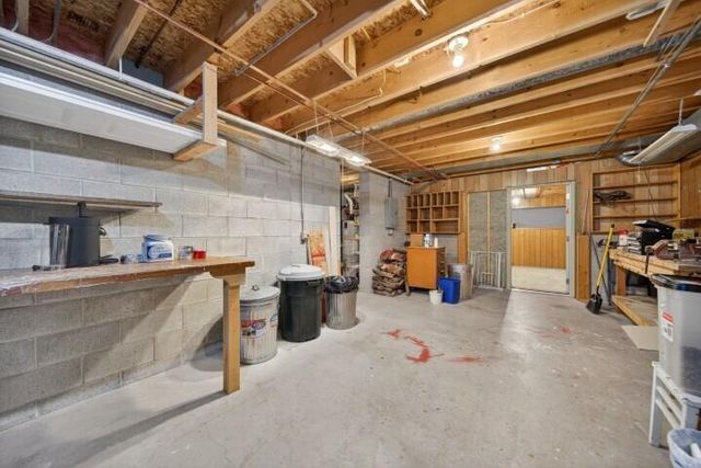 914 Hawthorne DRIVE, Howards Grove, WI 53083