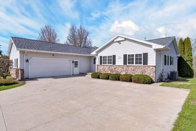 914 Hawthorne DRIVE, Howards Grove, WI 53083