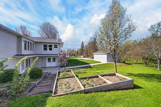 914 Hawthorne DRIVE, Howards Grove, WI 53083
