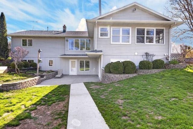 914 Hawthorne DRIVE, Howards Grove, WI 53083