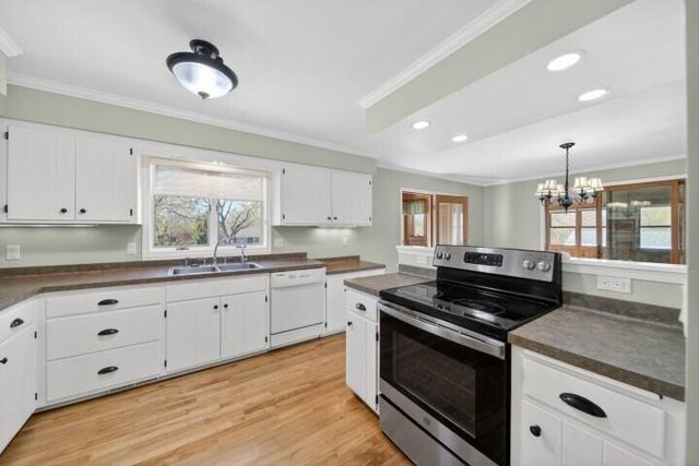 914 Hawthorne DRIVE, Howards Grove, WI 53083
