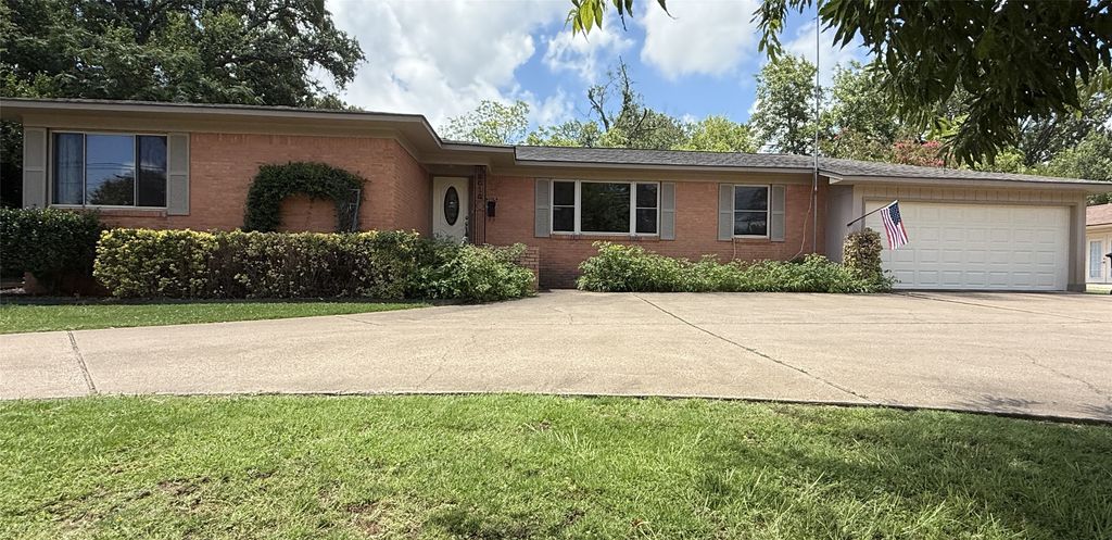 2015 E 5th Street, Tyler, TX 75701