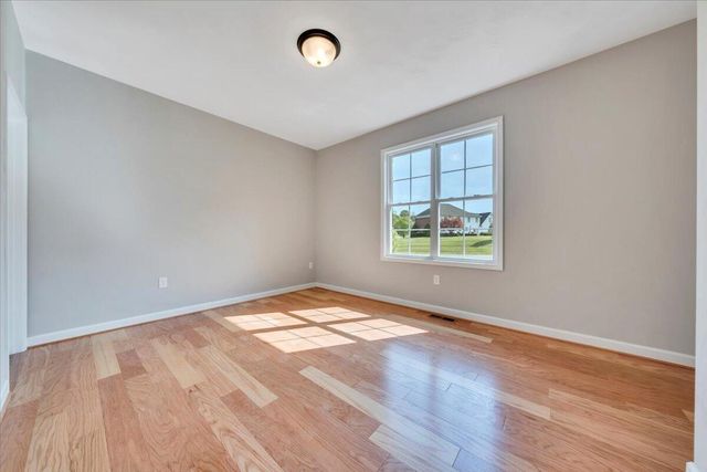 447 Hollymeade LN, Daleville, VA 24083