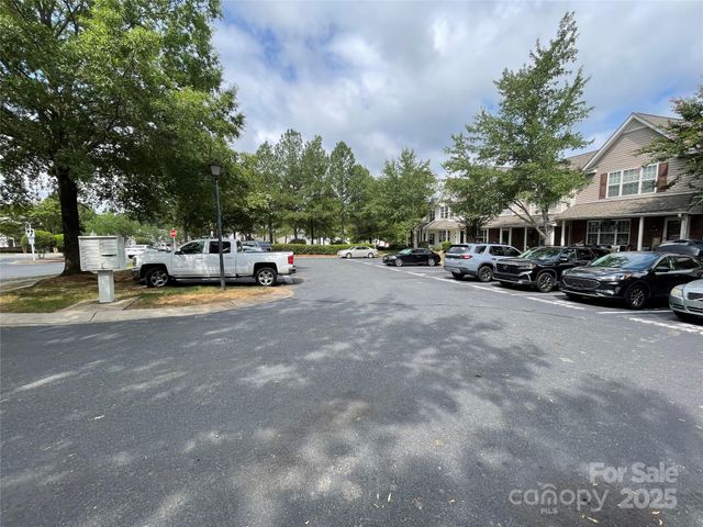 3135 Falling Rock Court, Charlotte, NC 28213