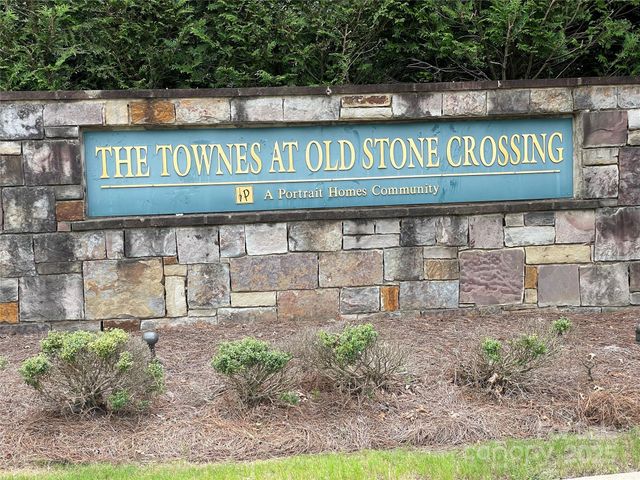3135 Falling Rock Court, Charlotte, NC 28213
