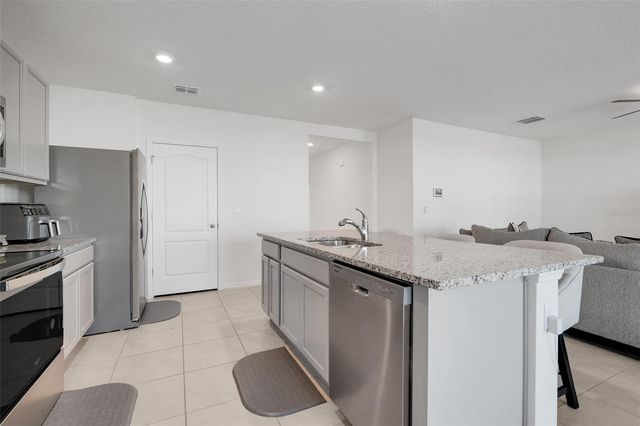 11400 AMBER RIDGE DRIVE, Zellwood, FL 32798