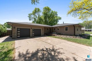 5705 W 43rd St, Sioux Falls, SD 57106