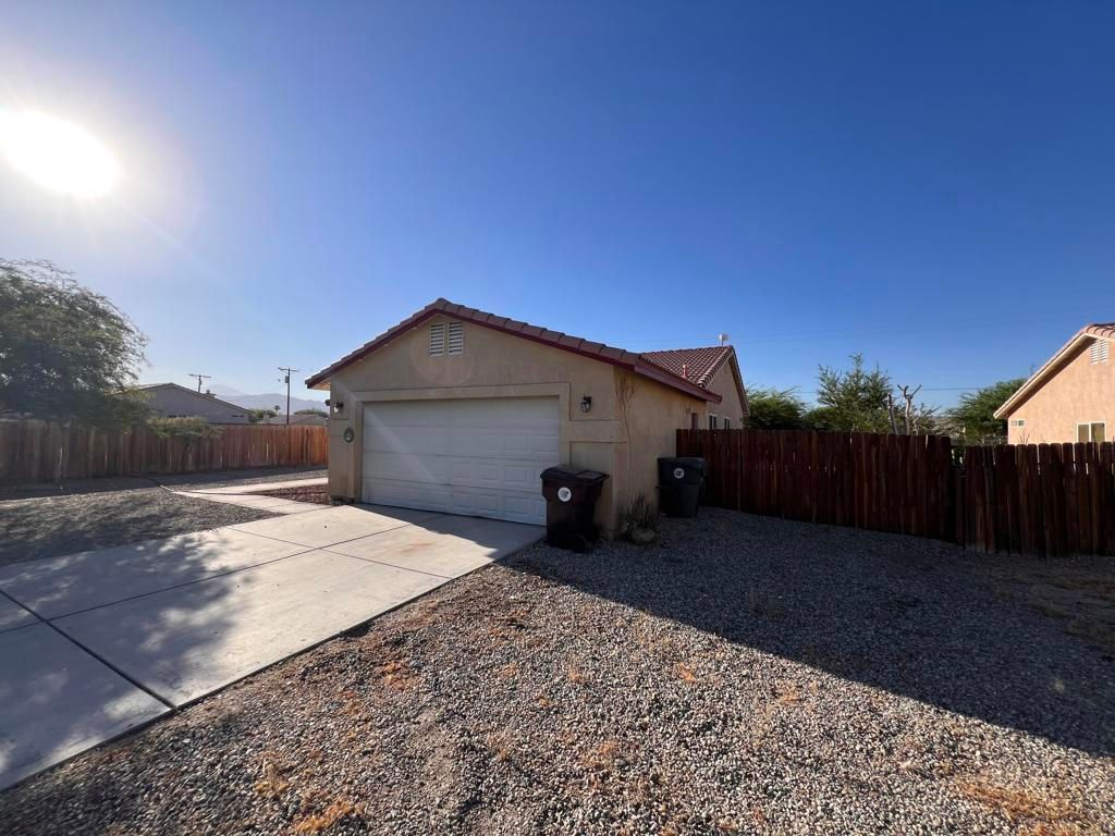 Image 4 of property listing at 1276 Nile Drive, Thermal, CA 92274
