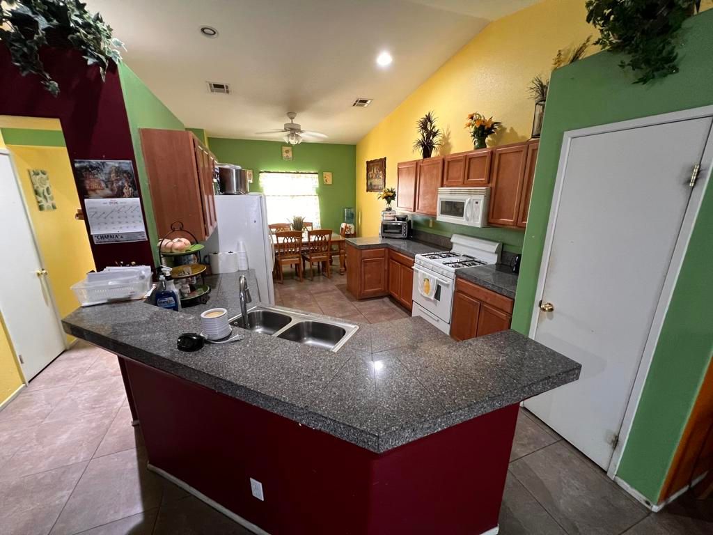 Image 5 of property listing at 1276 Nile Drive, Thermal, CA 92274