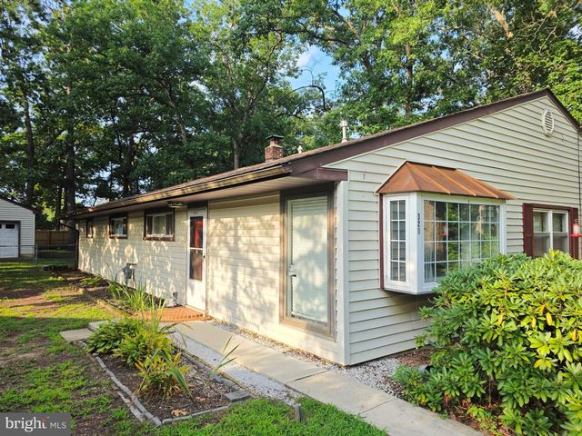 329 EVERGREEN RD, Mount Laurel, NJ 08054
