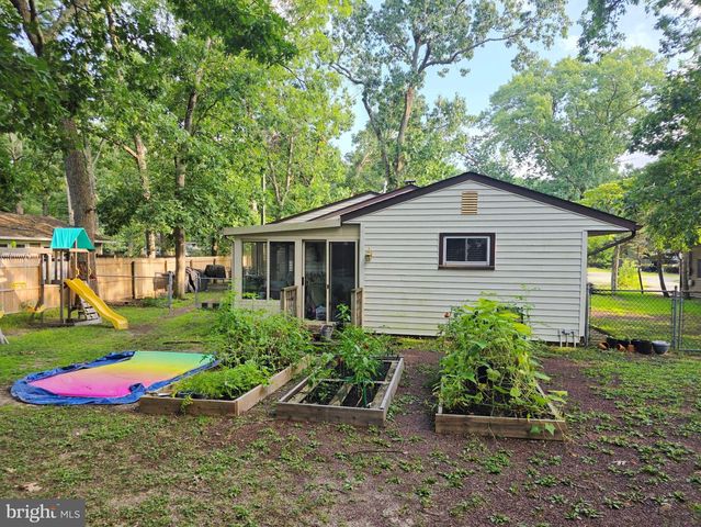 329 EVERGREEN RD, Mount Laurel, NJ 08054