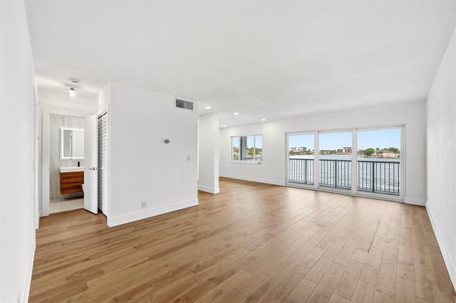 1201 S Riverside Drive 306, Pompano Beach, FL 33062