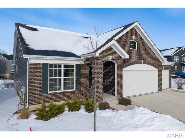 689 Fox Creek Drive, Fenton, MO 63026