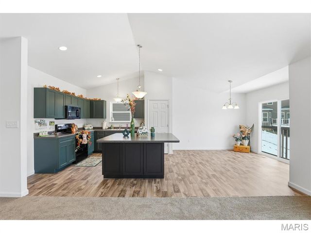 689 Fox Creek Drive, Fenton, MO 63026