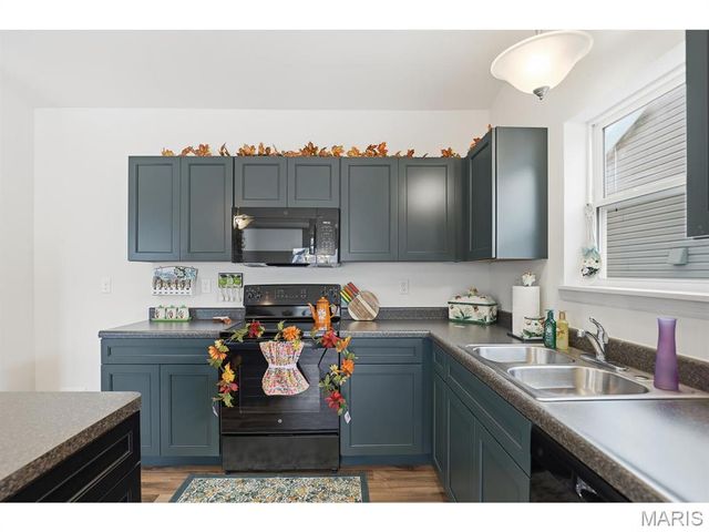 689 Fox Creek Drive, Fenton, MO 63026