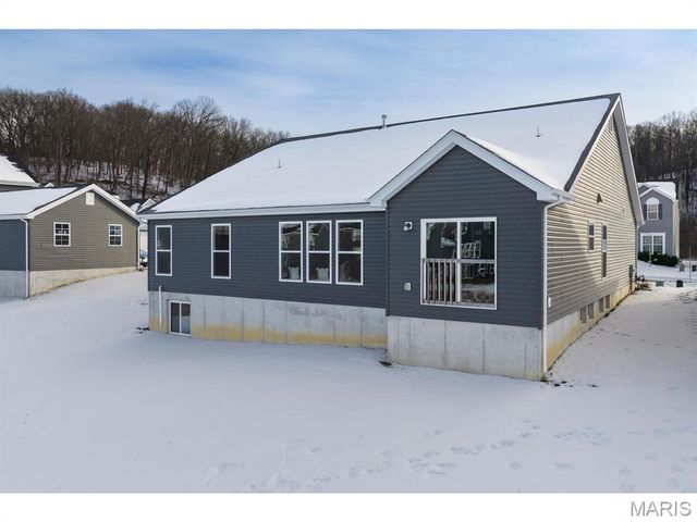 689 Fox Creek Drive, Fenton, MO 63026