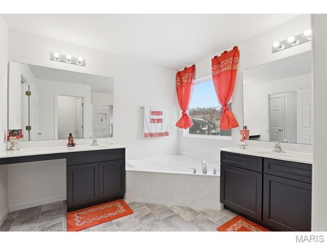 689 Fox Creek Drive, Fenton, MO 63026