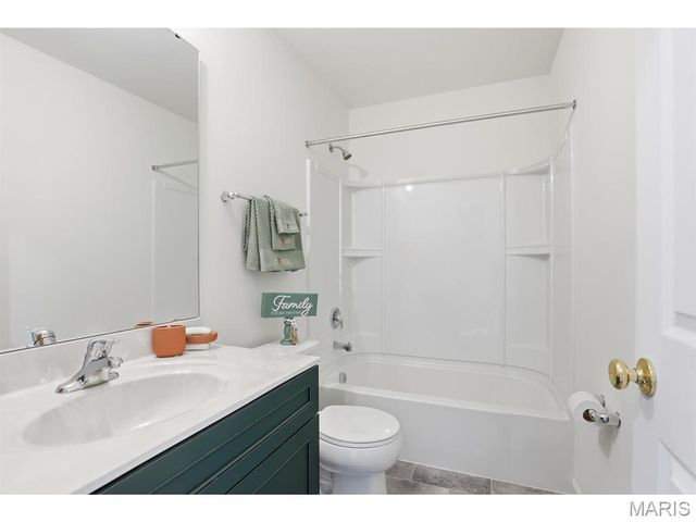 689 Fox Creek Drive, Fenton, MO 63026