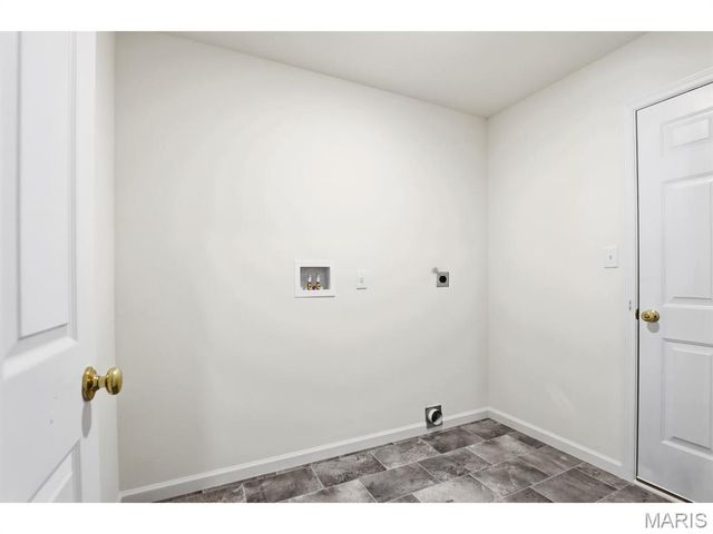 689 Fox Creek Drive, Fenton, MO 63026