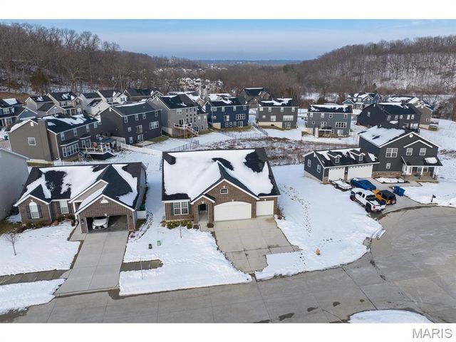 689 Fox Creek Drive, Fenton, MO 63026