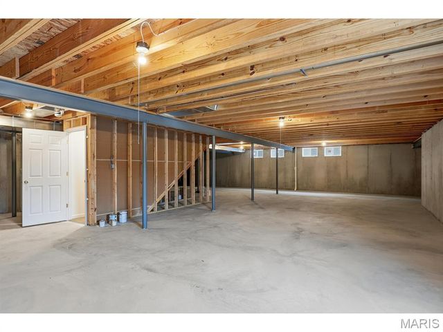 689 Fox Creek Drive, Fenton, MO 63026