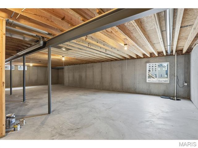 689 Fox Creek Drive, Fenton, MO 63026