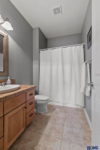 6735 NW 3rd Street, Lincoln, NE 68521