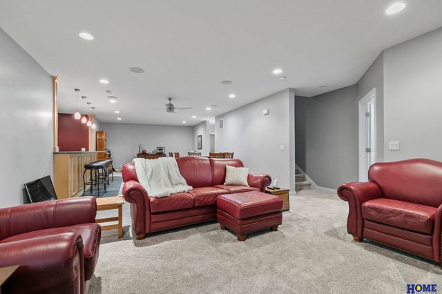 6735 NW 3rd Street, Lincoln, NE 68521