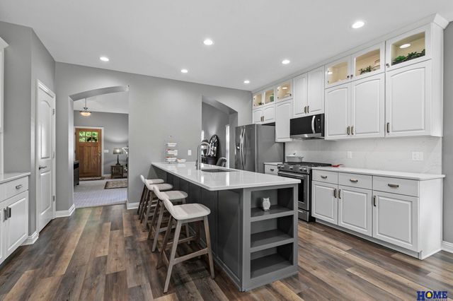 6735 NW 3rd Street, Lincoln, NE 68521