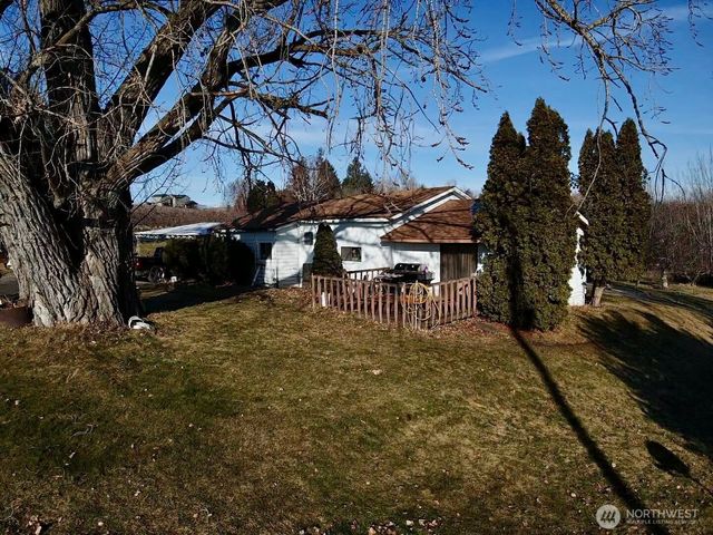 223 Old Riverside Hwy, Omak, WA 98841