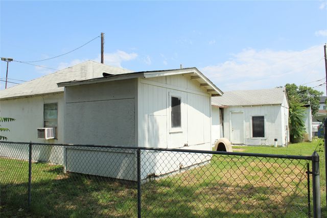 3122 Herbert Street, Dallas, TX 75212