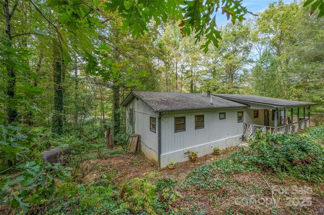 102 Windwood Hill Road, Hendersonville, NC 28739