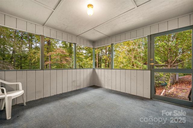 102 Windwood Hill Road, Hendersonville, NC 28739