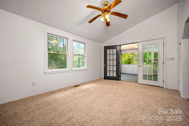 102 Windwood Hill Road, Hendersonville, NC 28739