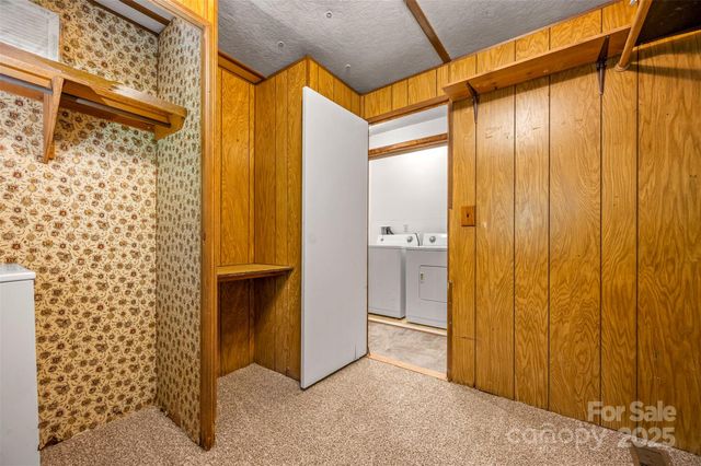 102 Windwood Hill Road, Hendersonville, NC 28739