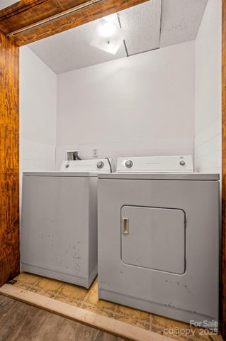 102 Windwood Hill Road, Hendersonville, NC 28739