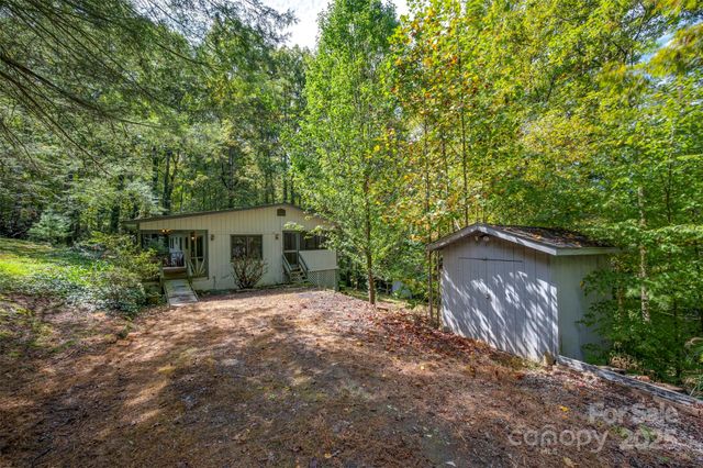 102 Windwood Hill Road, Hendersonville, NC 28739