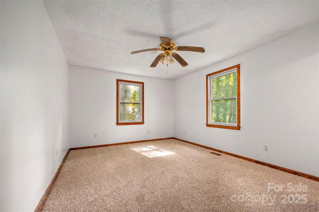 102 Windwood Hill Road, Hendersonville, NC 28739