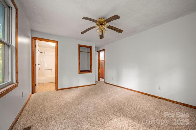 102 Windwood Hill Road, Hendersonville, NC 28739