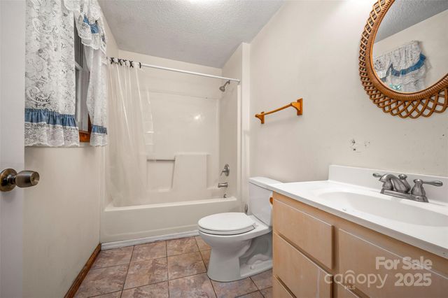 102 Windwood Hill Road, Hendersonville, NC 28739