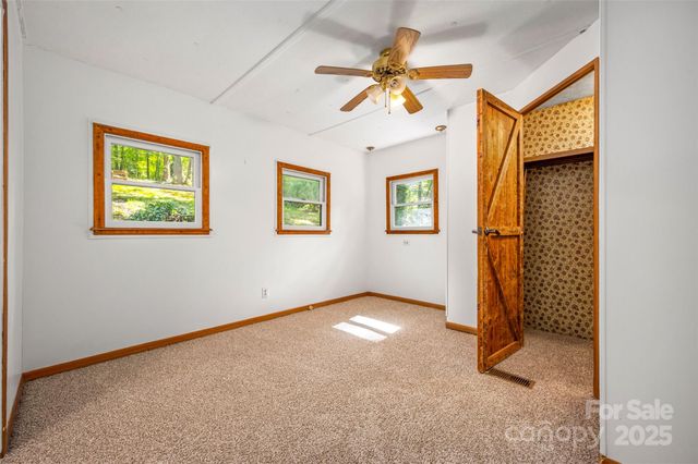 102 Windwood Hill Road, Hendersonville, NC 28739