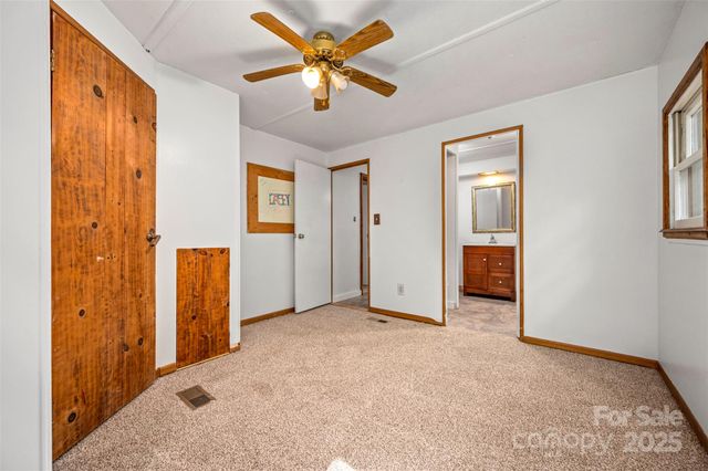 102 Windwood Hill Road, Hendersonville, NC 28739