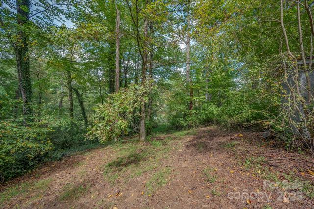 102 Windwood Hill Road, Hendersonville, NC 28739