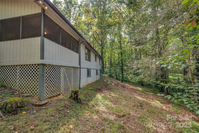 102 Windwood Hill Road, Hendersonville, NC 28739
