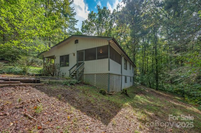 102 Windwood Hill Road, Hendersonville, NC 28739
