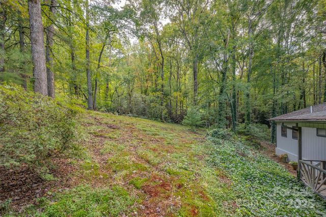 102 Windwood Hill Road, Hendersonville, NC 28739