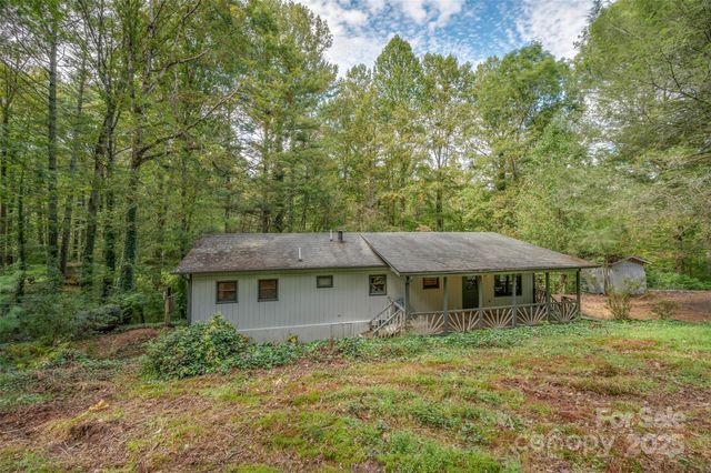 102 Windwood Hill Road, Hendersonville, NC 28739