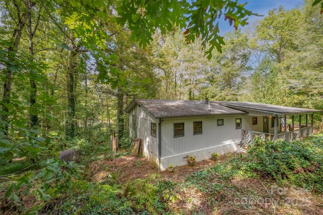 102 Windwood Hill Road, Hendersonville, NC 28739