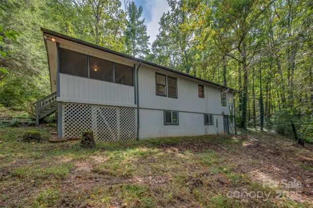 102 Windwood Hill Road, Hendersonville, NC 28739